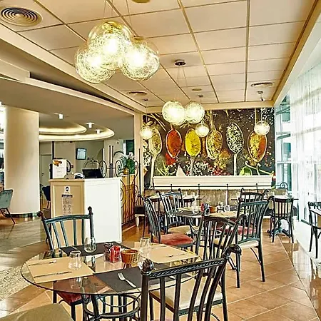 Continental Forum Palatul Parlamentului Otel 4*